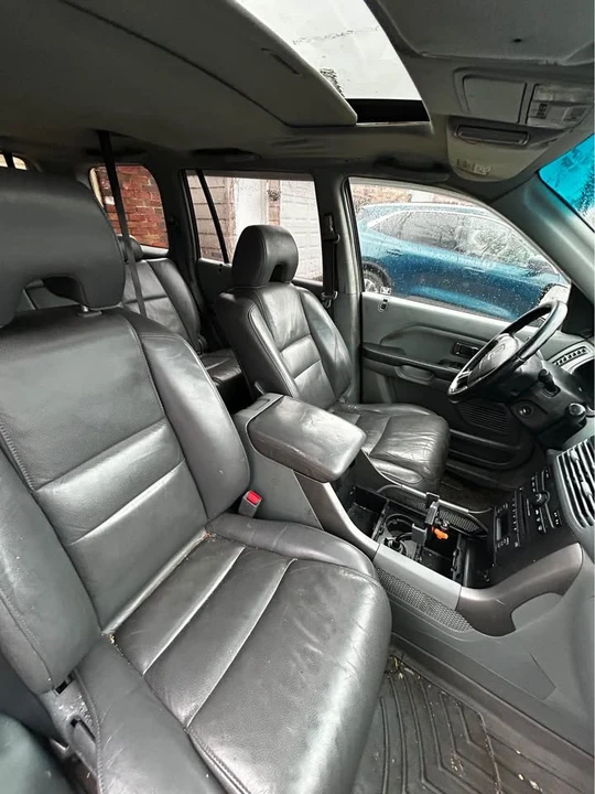 2005 Honda Pilot 1st Gen - Image 2 of 11