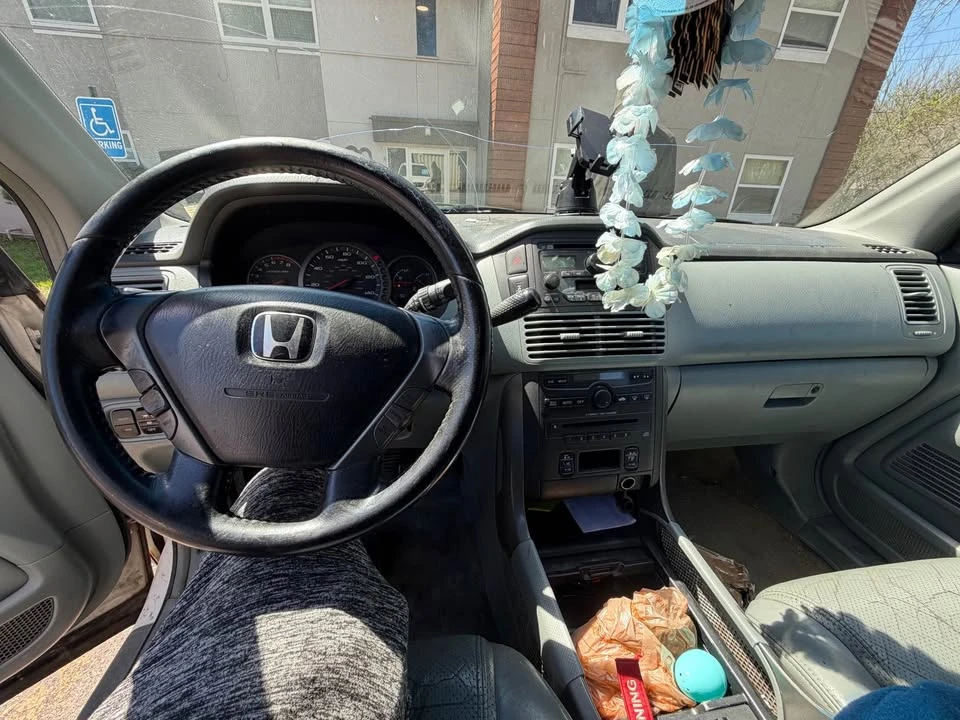 2005 Honda Pilot 1st Gen - Image 13 of 15