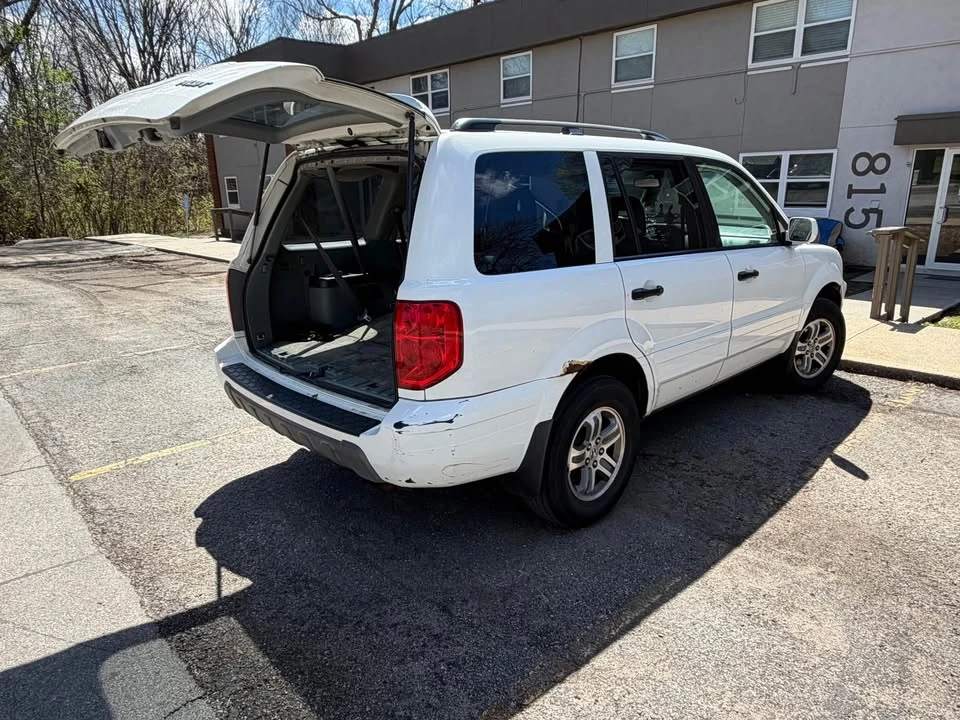 2005 Honda Pilot 1st Gen - Image 2 of 15