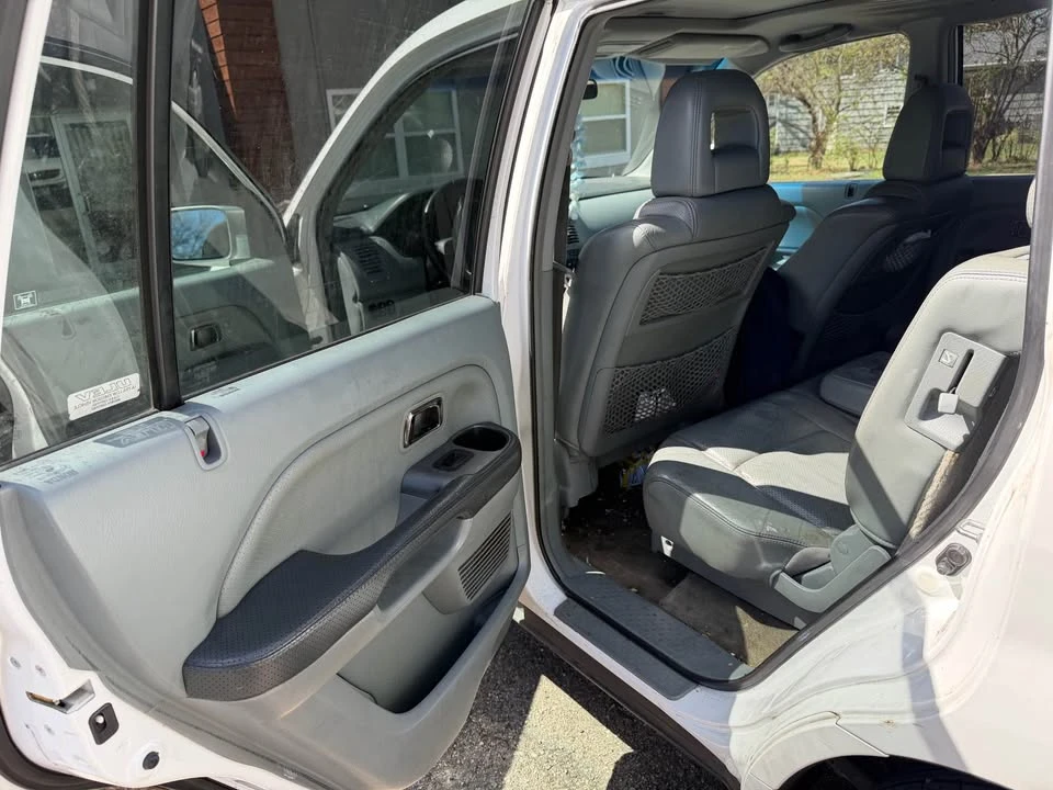 2005 Honda Pilot 1st Gen - Image 8 of 15