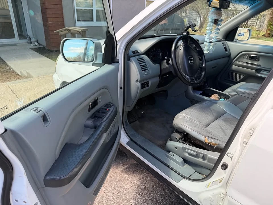 2005 Honda Pilot 1st Gen - Image 5 of 15