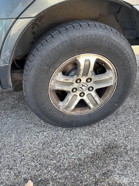 2005 Honda Pilot 1st Gen - Image 3 of 7
