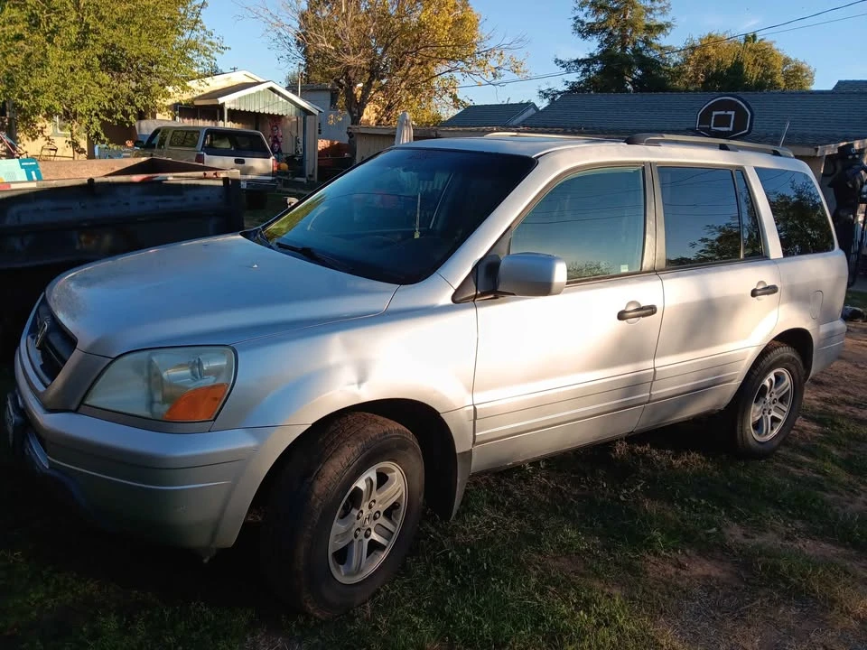 2005 Honda Pilot 1st Gen - Image 2 of 7