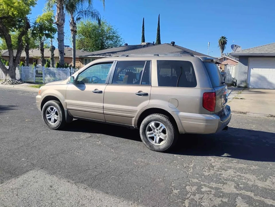 2005 Honda Pilot 1st Gen - Image 2 of 4