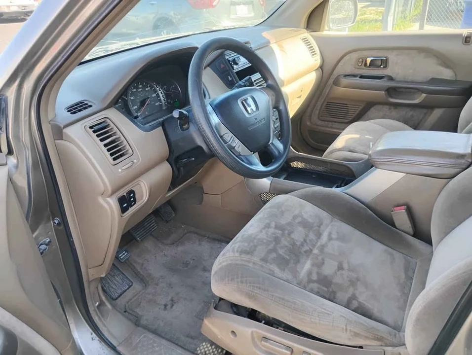 2005 Honda Pilot 1st Gen - Image 3 of 4