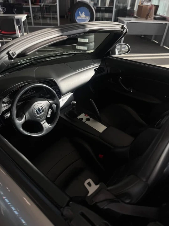 2005 Honda AP2 S2000 - Image 8 of 11