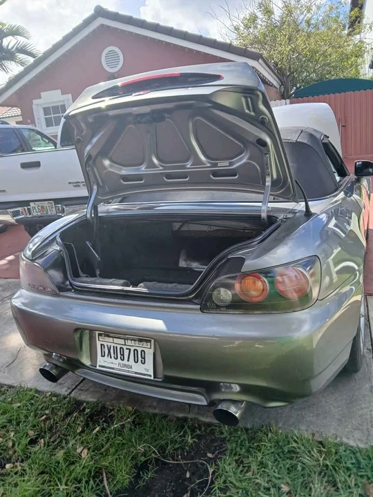 2005 Honda AP2 S2000 - Image 2 of 10
