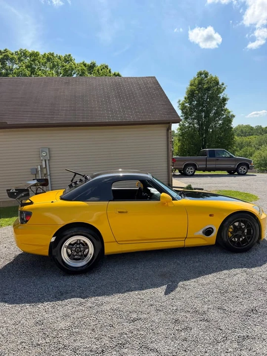 2005 Honda AP2 S2000 - Image 2 of 11