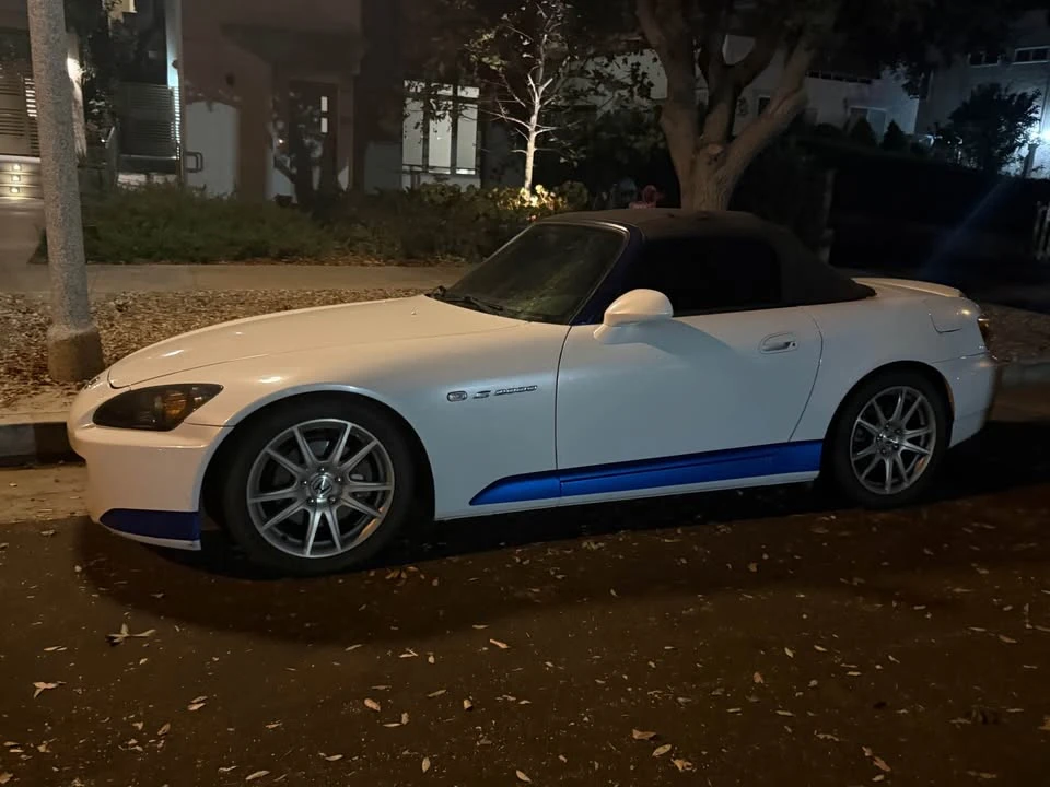 2005 Honda AP2 S2000 - Image 2 of 6