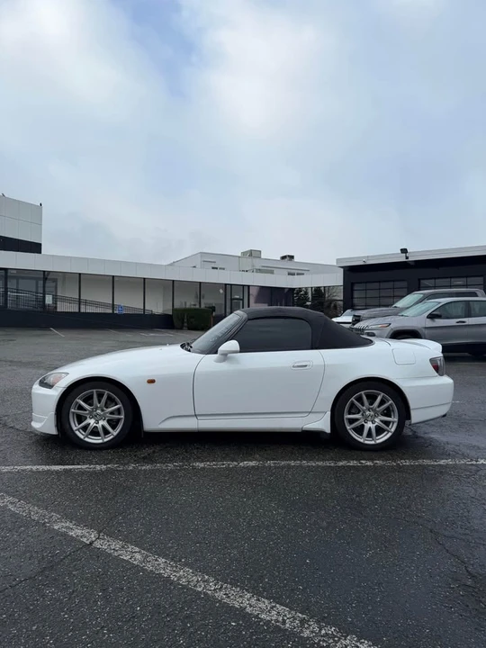 2005 Honda AP2 S2000 - Image 2 of 8