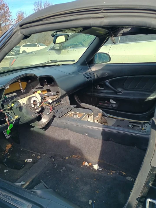 2005 Honda AP2 S2000 - Image 4 of 5