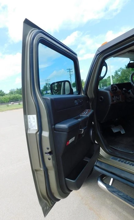 2005 Hummer Hummer H2 - Image 18 of 31
