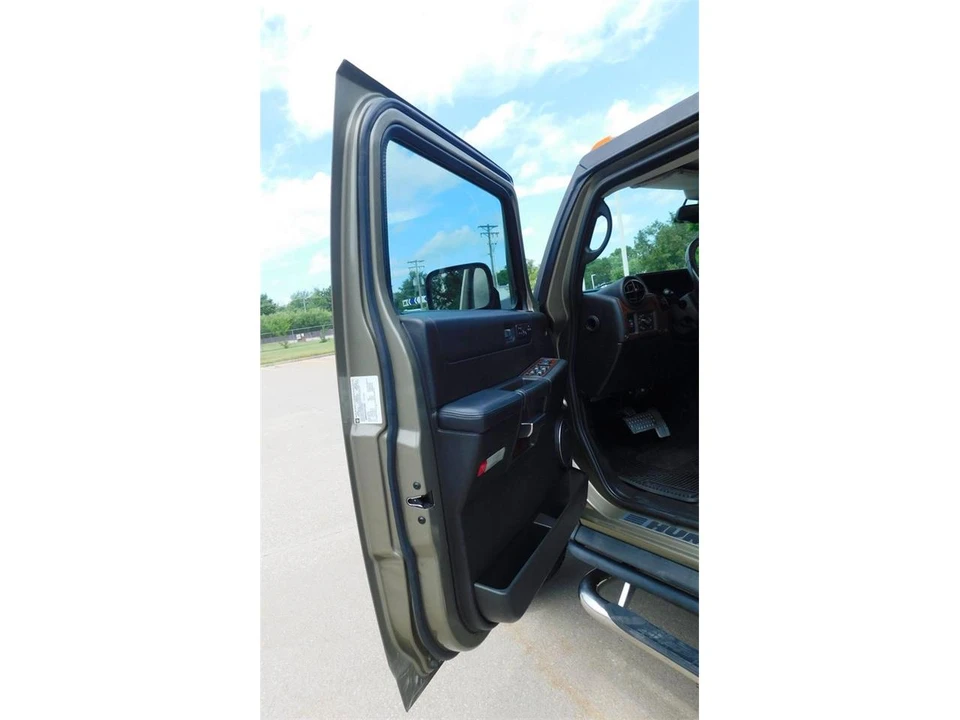 2005 Hummer Hummer H2 - Image 18 of 31