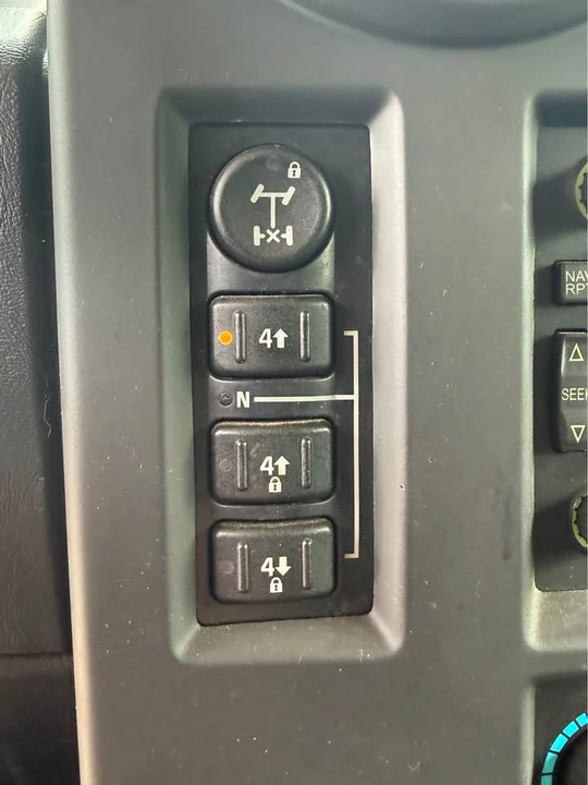 2005 Hummer Hummer H2 - Image 16 of 19