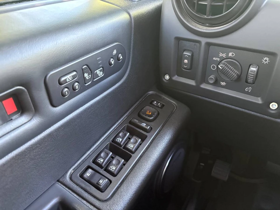 2005 Hummer Hummer H2 - Image 10 of 11