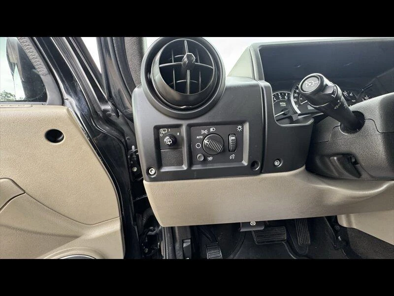 2005 Hummer Hummer H2 - Image 17 of 20