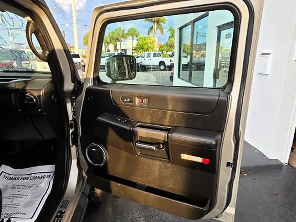 2005 Hummer Hummer H2 - Image 18 of 20