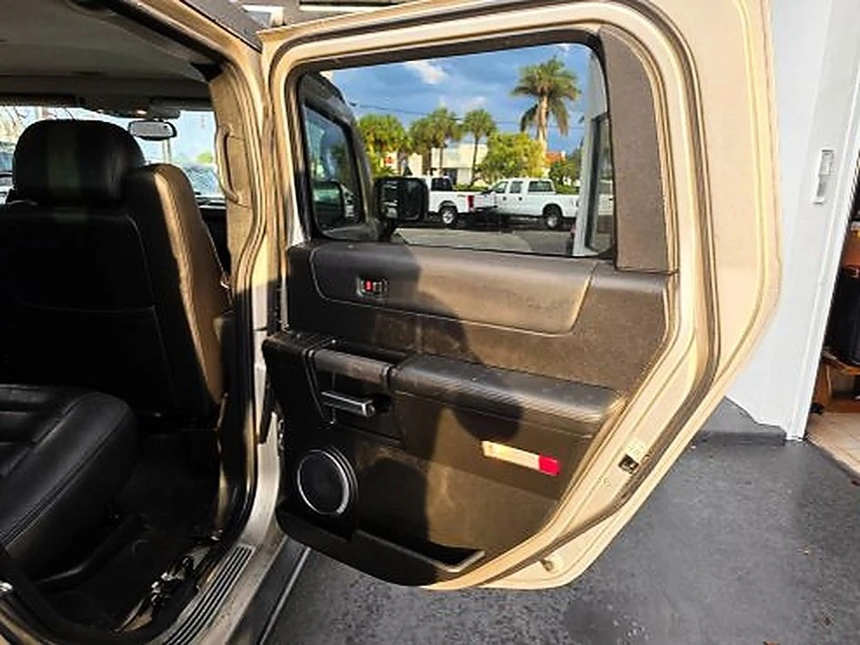 2005 Hummer Hummer H2 - Image 17 of 20