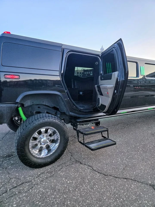 2005 Hummer Hummer H2 - Image 4 of 6