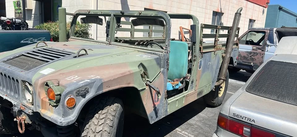 2005 Hummer HMMWV - Image 4 of 11