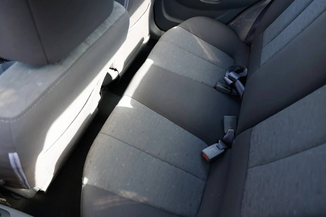 2005 Hyundai Accent - Image 10 of 12