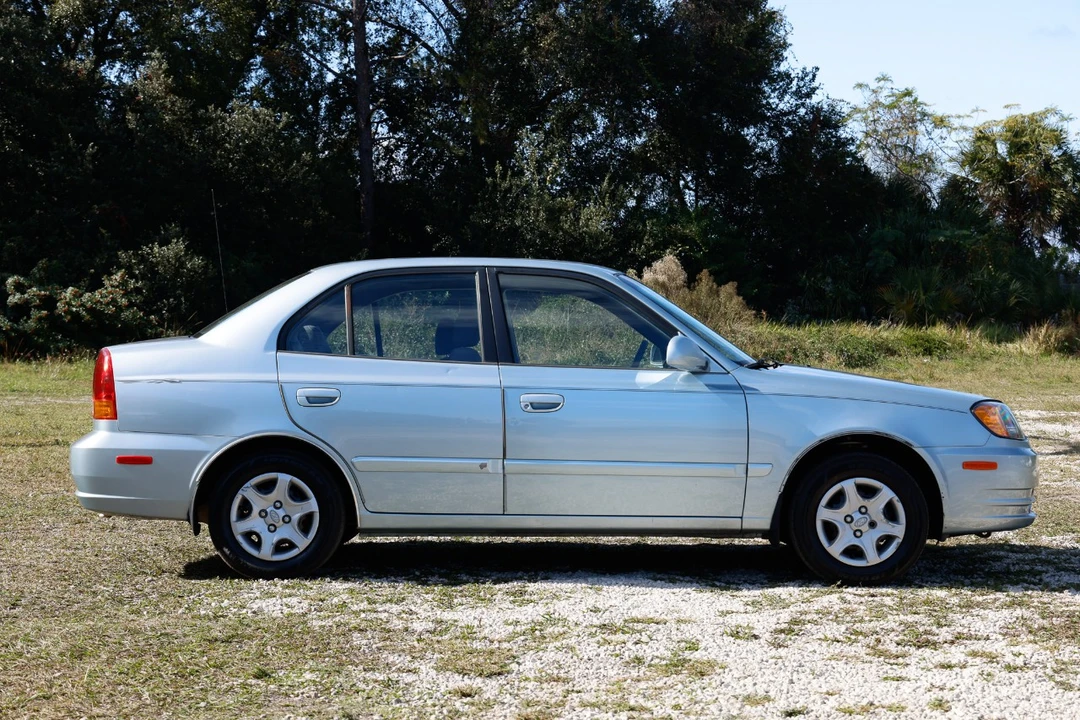 2005 Hyundai Accent - Image 13 of 21