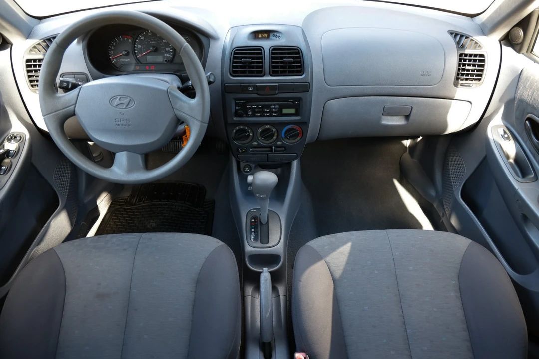 2005 Hyundai Accent - Image 2 of 21