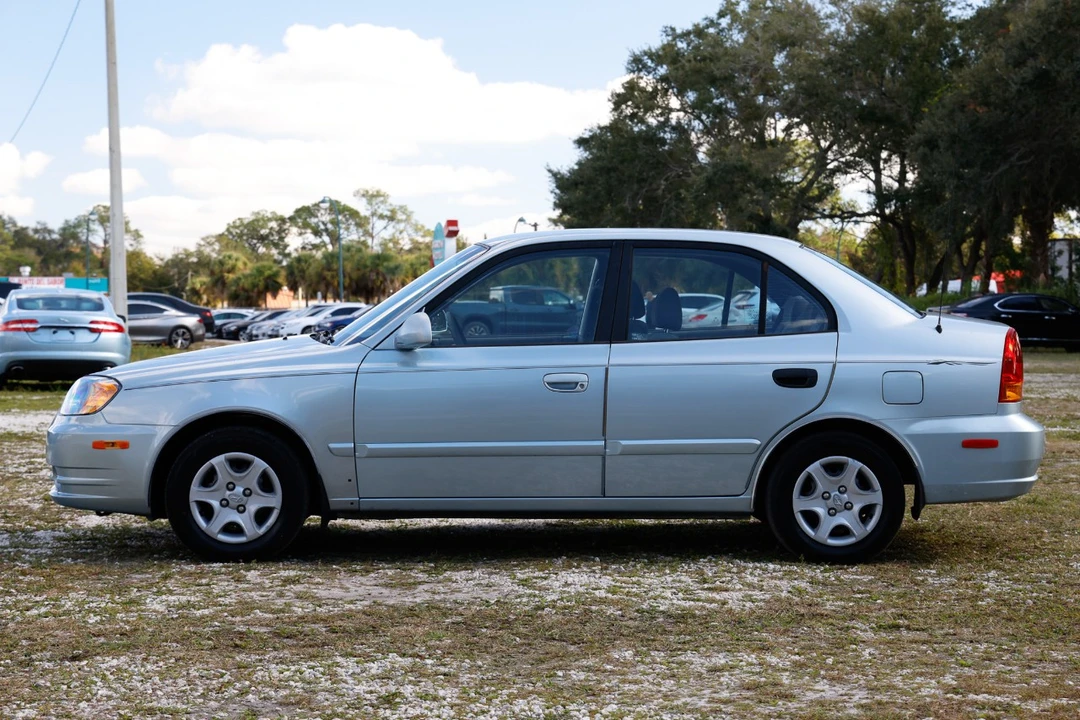2005 Hyundai Accent - Image 3 of 21