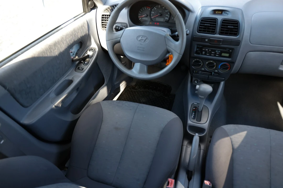 2005 Hyundai Accent - Image 20 of 21