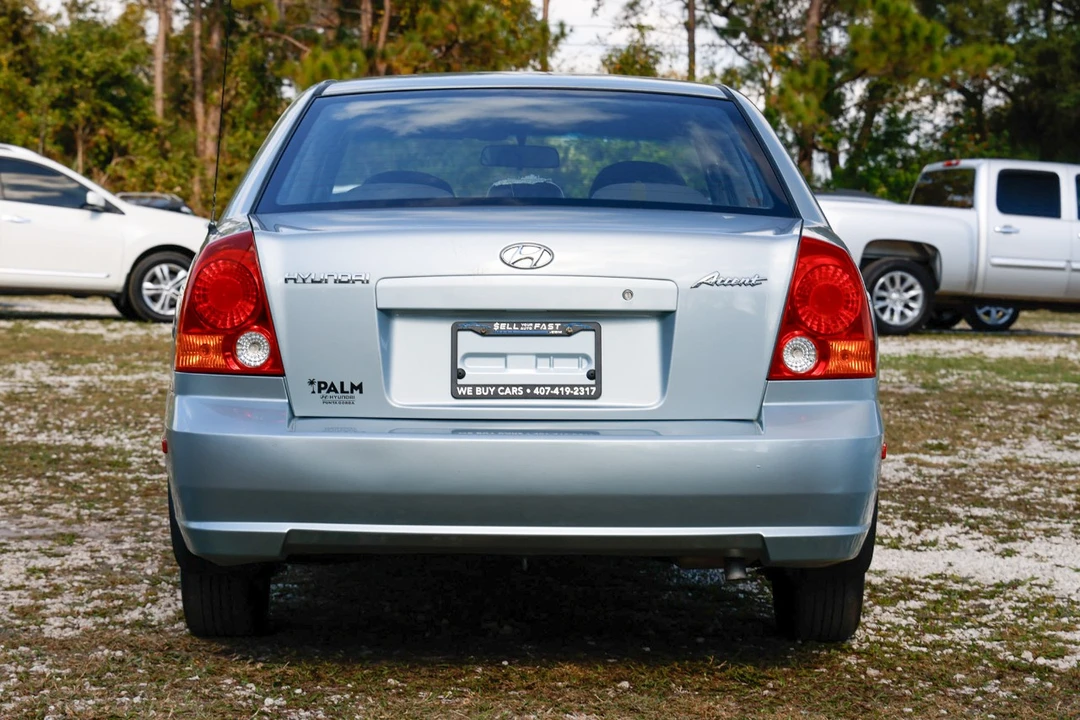 2005 Hyundai Accent - Image 7 of 12