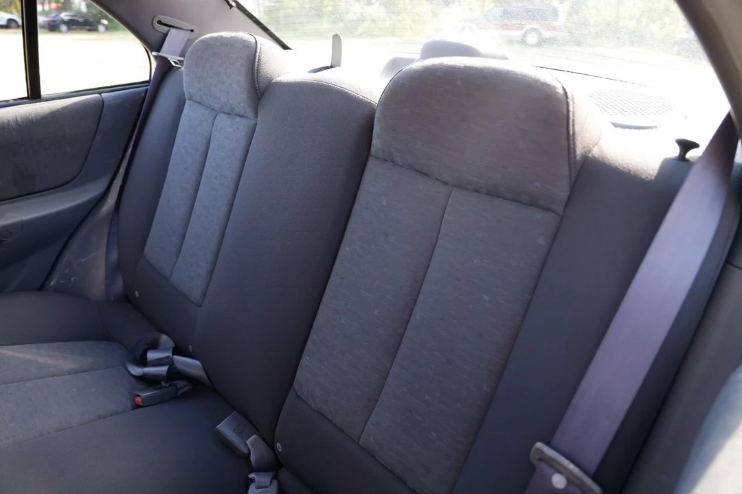 2005 Hyundai Accent - Image 8 of 12