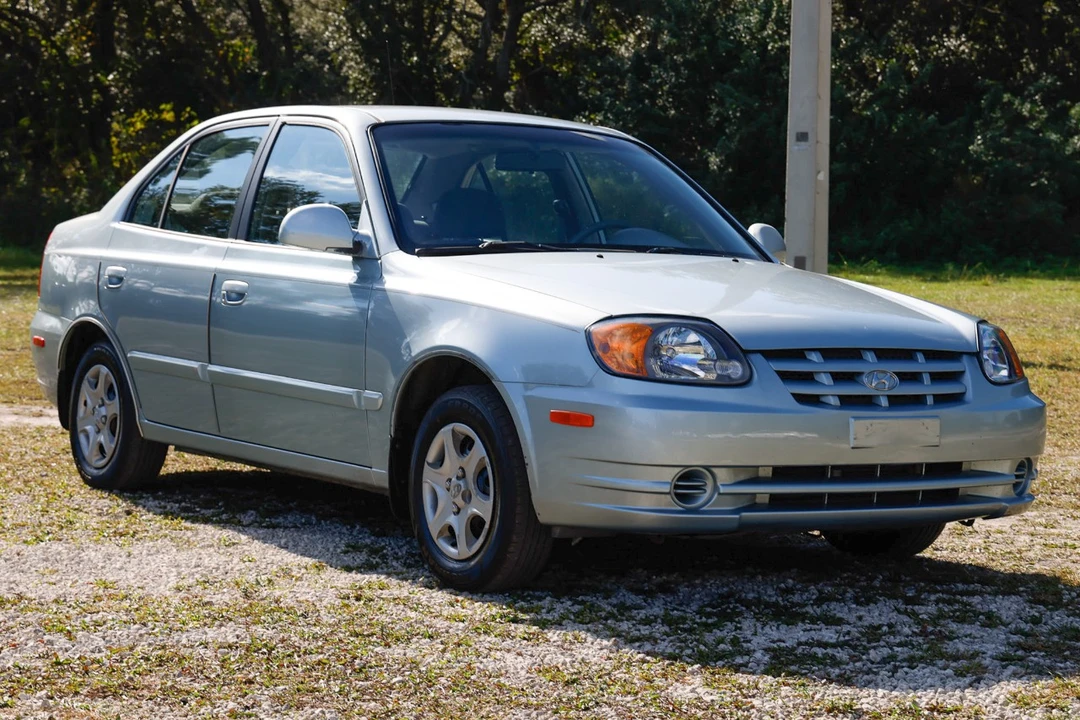 2005 Hyundai Accent - Image 15 of 21
