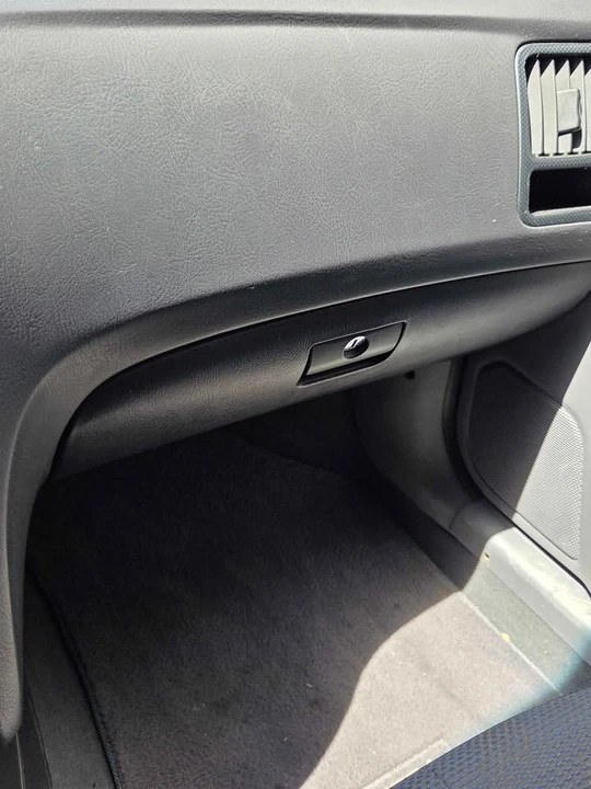 2005 Hyundai Elantra - Image 8 of 11