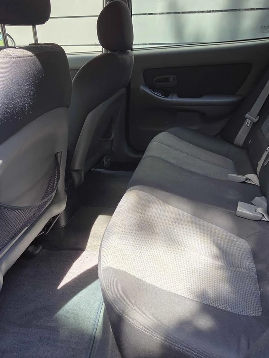 2005 Hyundai Elantra - Image 4 of 11