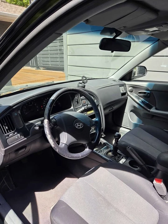 2005 Hyundai Elantra - Image 10 of 11