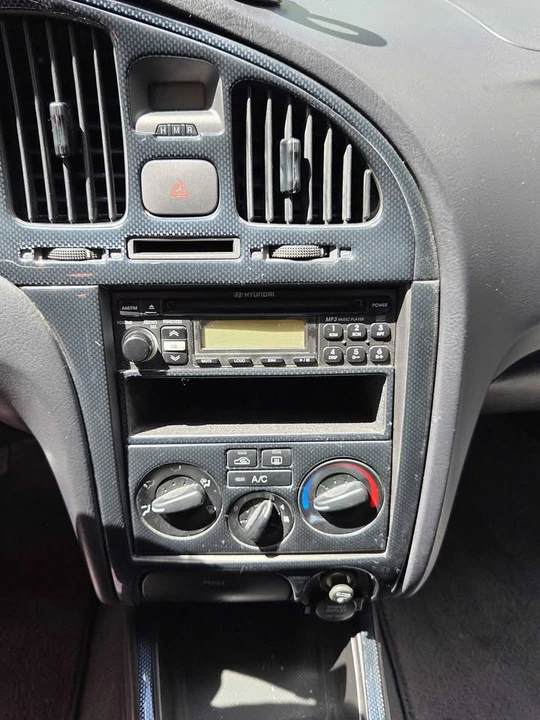 2005 Hyundai Elantra - Image 9 of 11