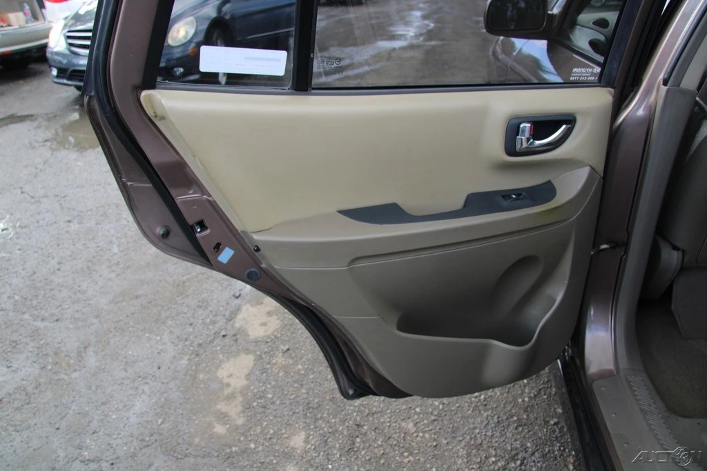2005 Hyundai Santa Fe - Image 18 of 21
