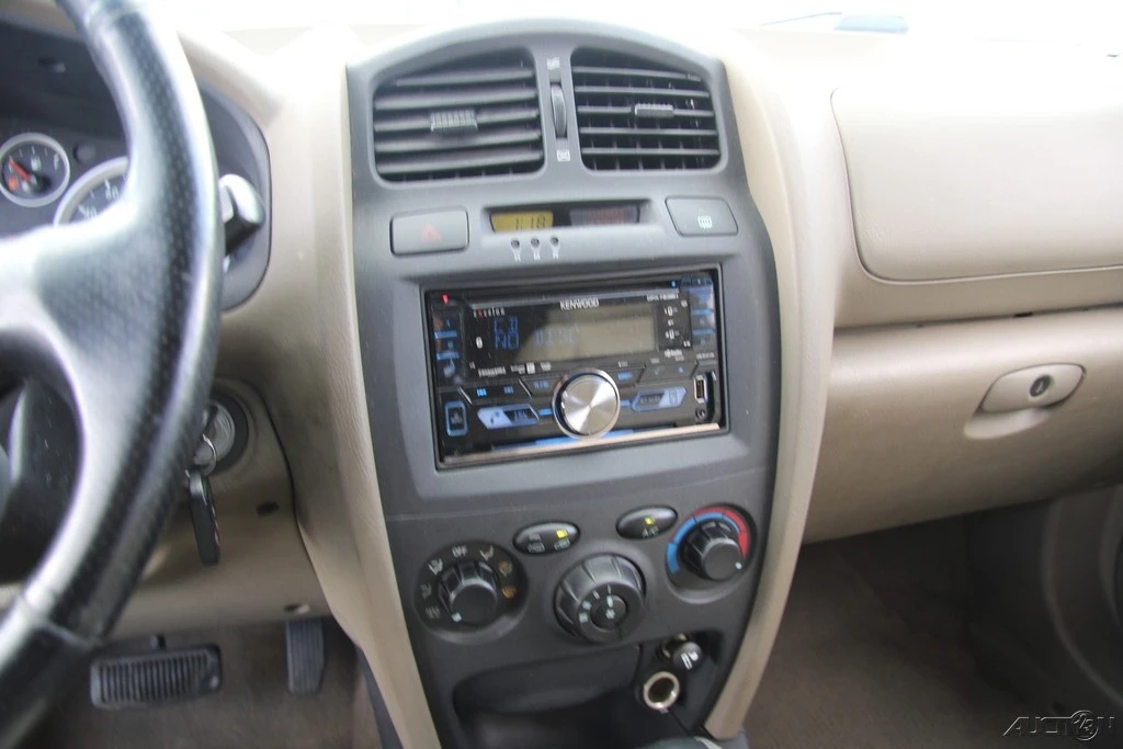 2005 Hyundai Santa Fe - Image 16 of 21
