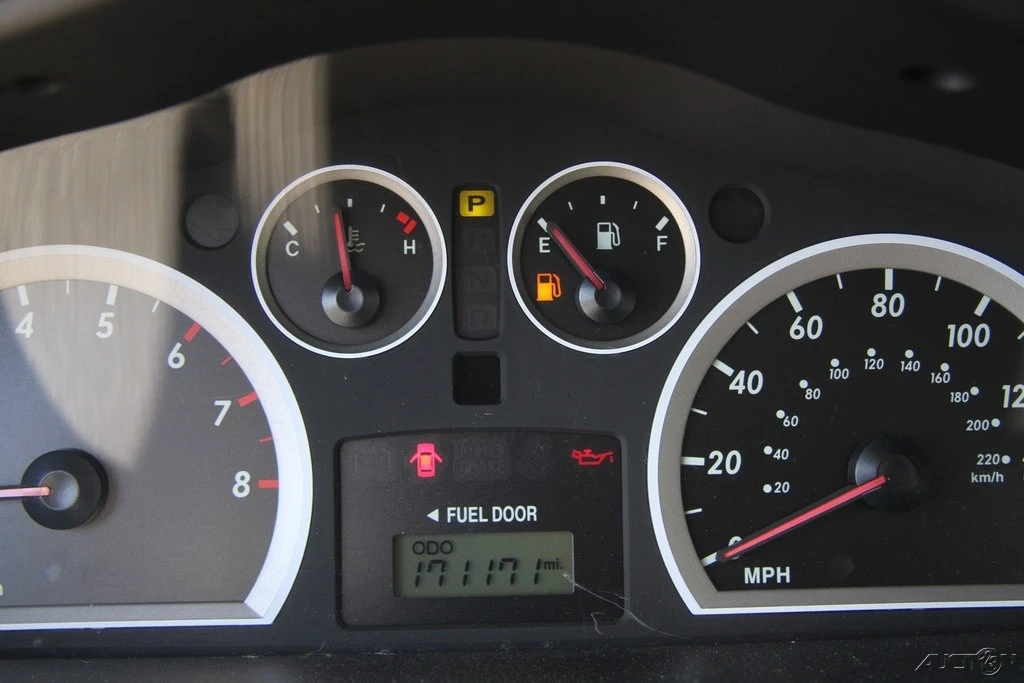 2005 Hyundai Santa Fe - Image 16 of 21