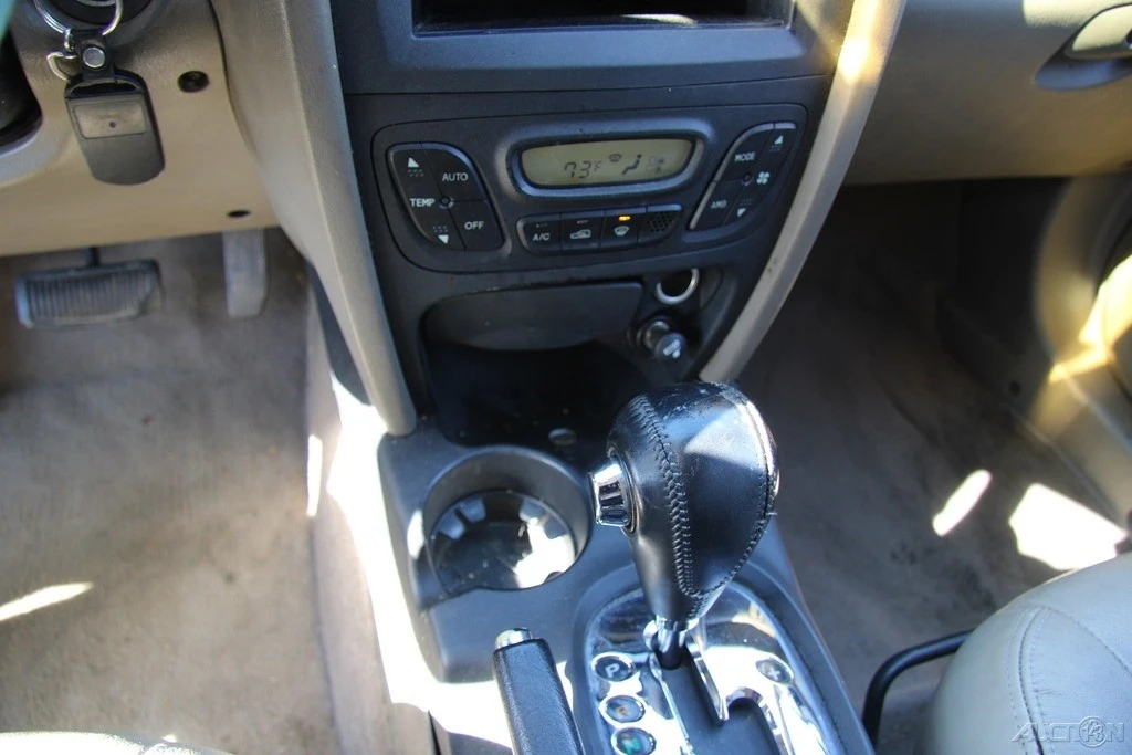 2005 Hyundai Santa Fe - Image 18 of 21