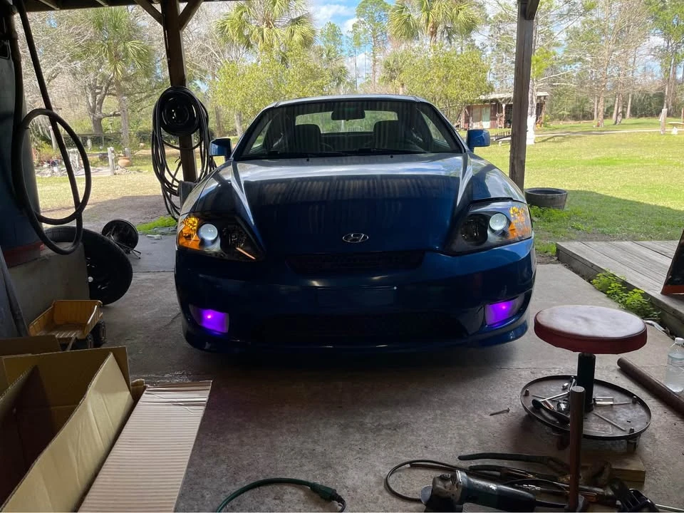 2005 Hyundai Tiburon - Image 2 of 3