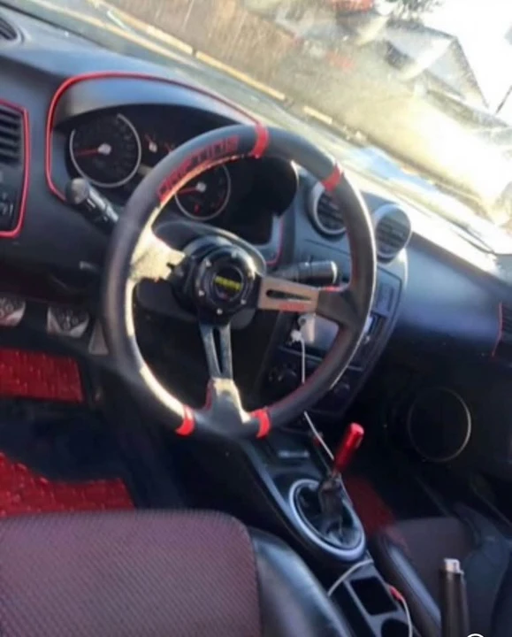 2005 Hyundai Tiburon - Image 3 of 11