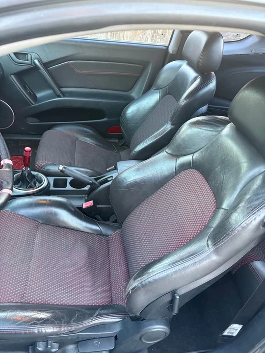 2005 Hyundai Tiburon - Image 5 of 11