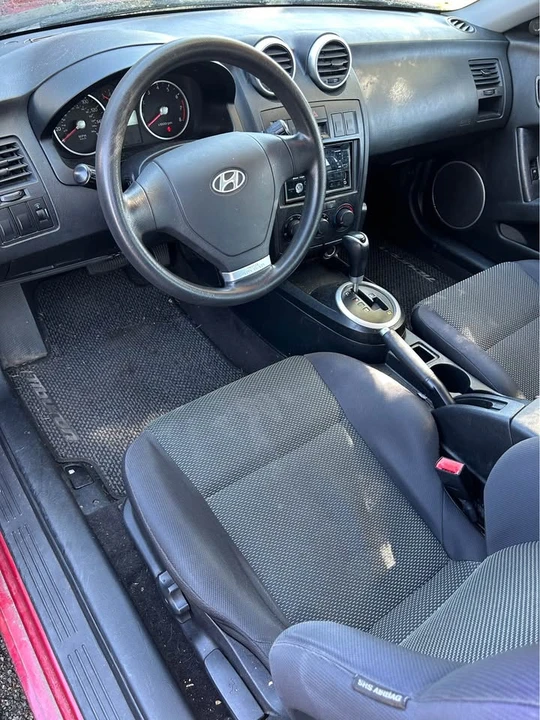 2005 Hyundai Tiburon - Image 5 of 17