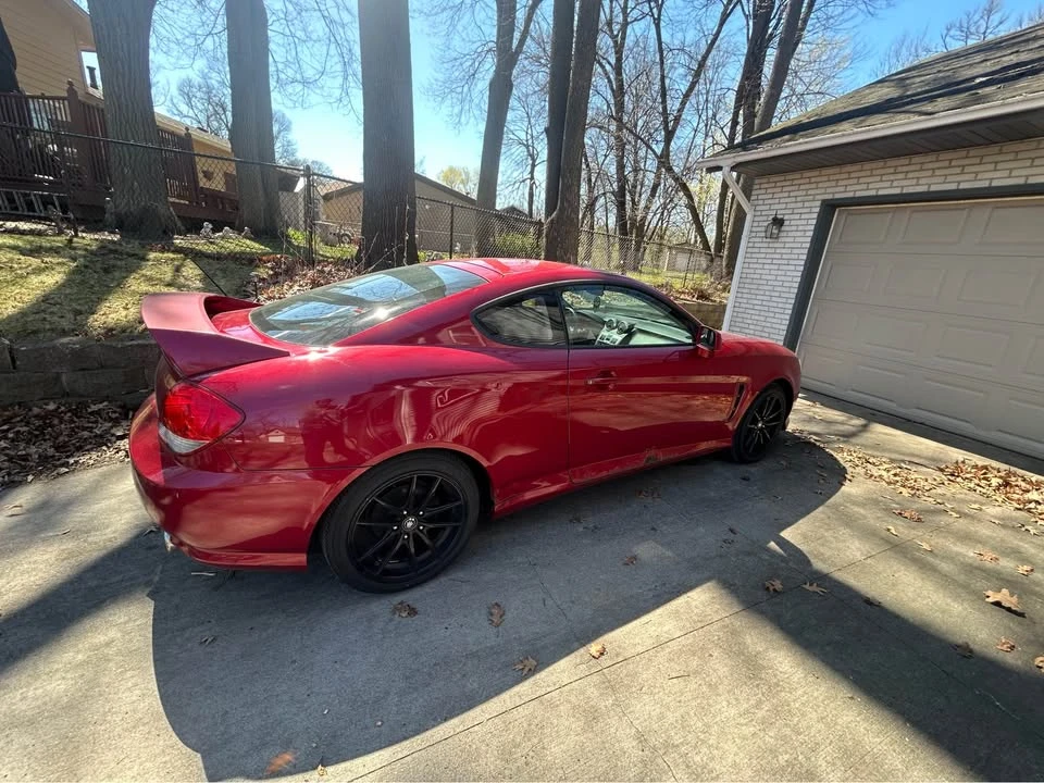 2005 Hyundai Tiburon - Image 2 of 8