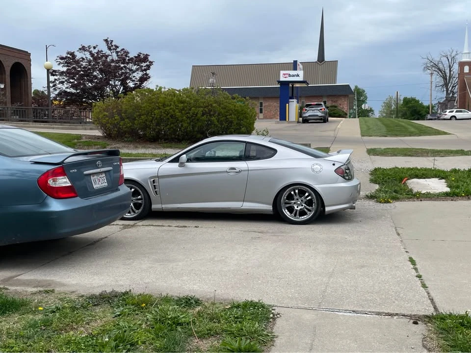2005 Hyundai Tiburon - Image 3 of 4