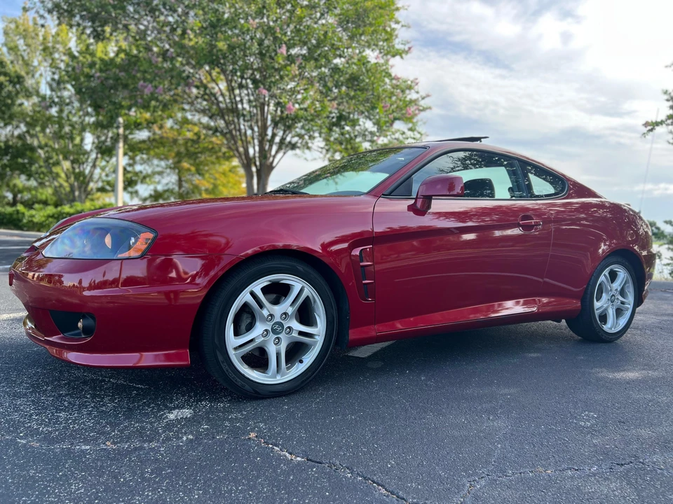2005 Hyundai Tiburon - Image 11 of 31