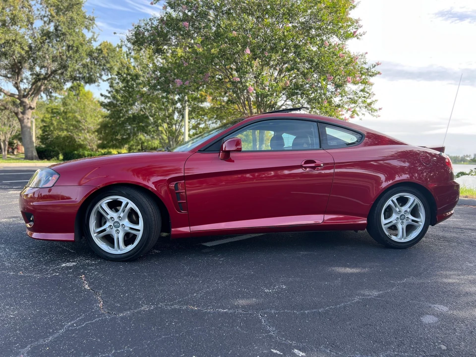 2005 Hyundai Tiburon - Image 12 of 31
