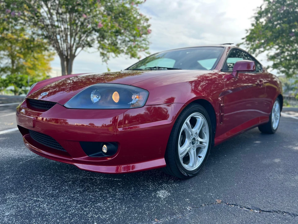 2005 Hyundai Tiburon - Image 8 of 31