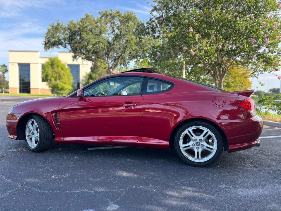 2005 Hyundai Tiburon - Image 14 of 31